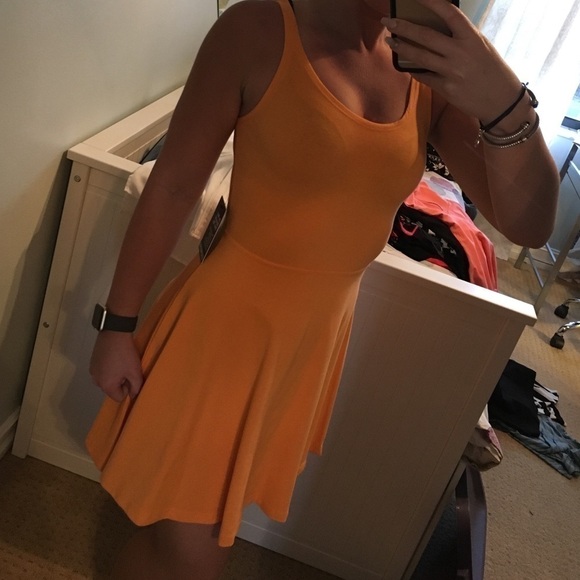 Express summer dresses - Picture 3 of 3